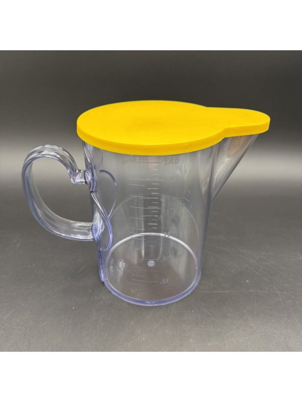 Dansk Gourmet Designs 6 Cups 1-1/2 Qt 1.40 Liter Pitcher w/ Yellow Lid Denmark